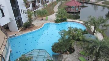 Kolam renang outdoor