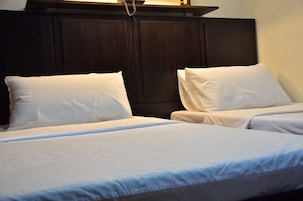 Standard Studio with Window but No View | Premium bedding, pillowtop beds, desk, soundproofing