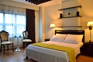 Premier Studio, 1 Queen Bed, City View, Tower | Premium bedding, pillowtop beds, desk, soundproofing