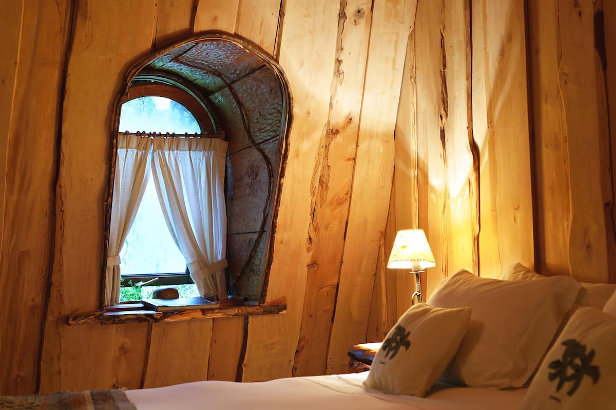 Minibar, in-room safe, blackout drapes, bed sheets