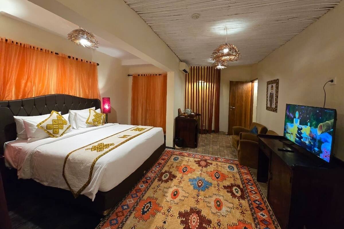 Family Room | 4 bedrooms, minibar, desk, free WiFi