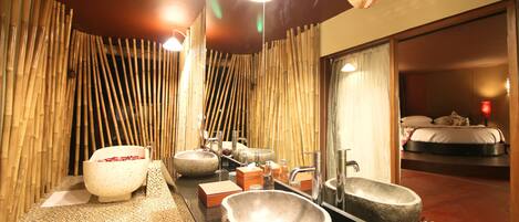 Shower, free toiletries, hair dryer, bathrobes