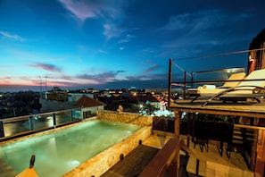 Pool View Suite | Minibar, bureau, Wi-Fi gratuit, draps fournis