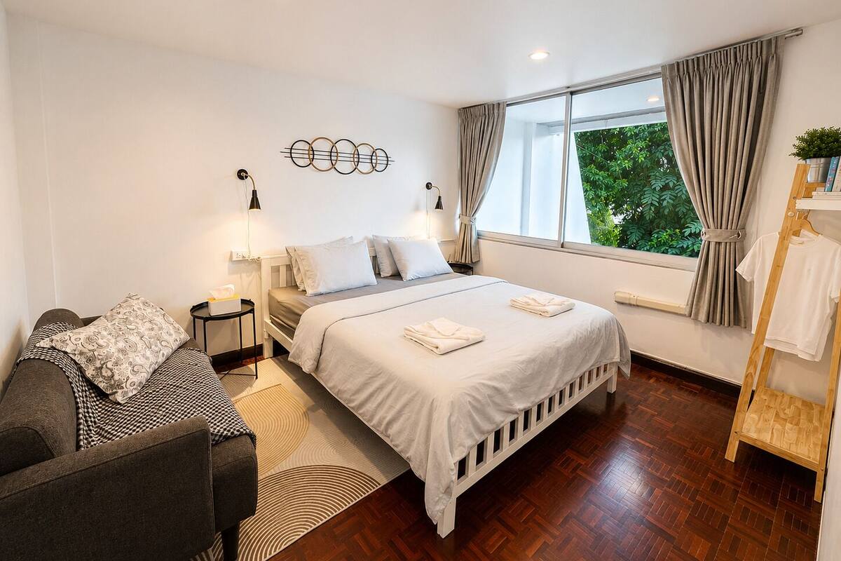 Standard Double Room, 1 King Bed, Shared Bathroom, Garden View | Blackout drapes, iron/ironing board (on request), WiFi (free)