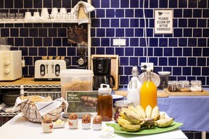 Bữa sáng đặc sản địa phương hàng ngày với phụ phí nhỏ 