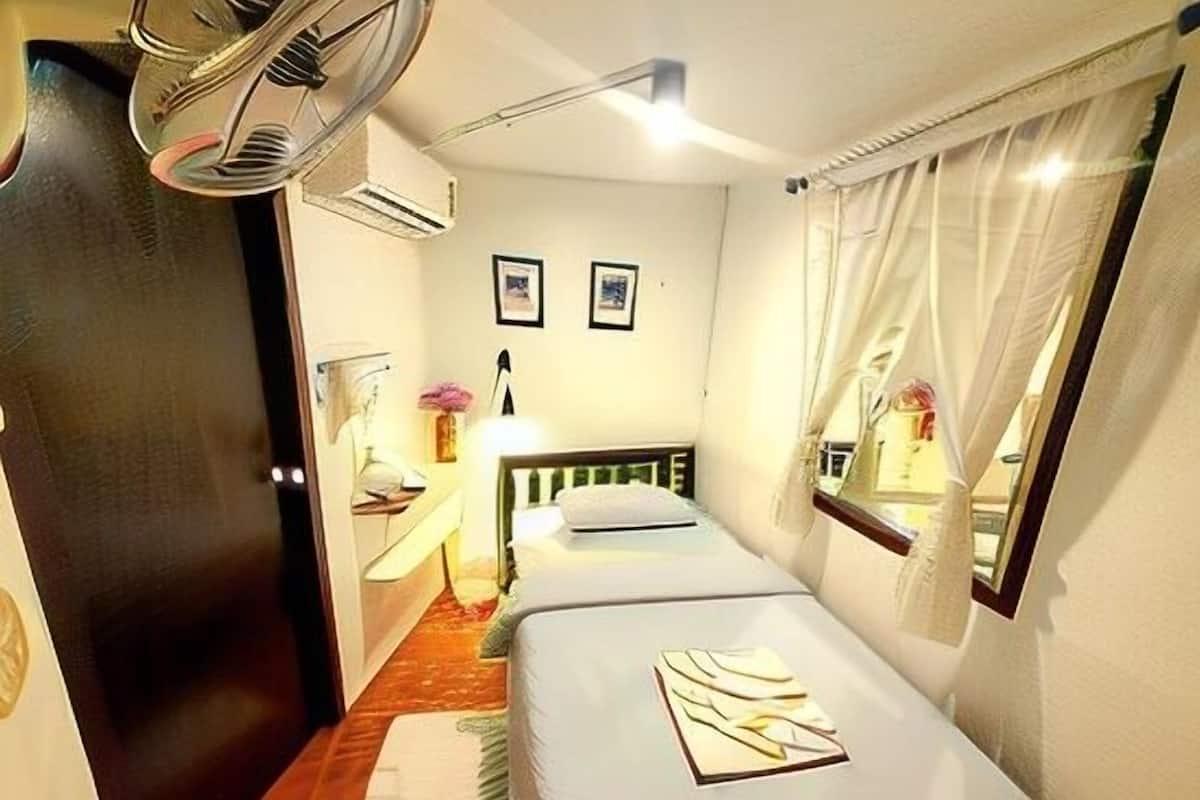 Cortinas blackout, tabla de planchar con plancha y wifi gratis