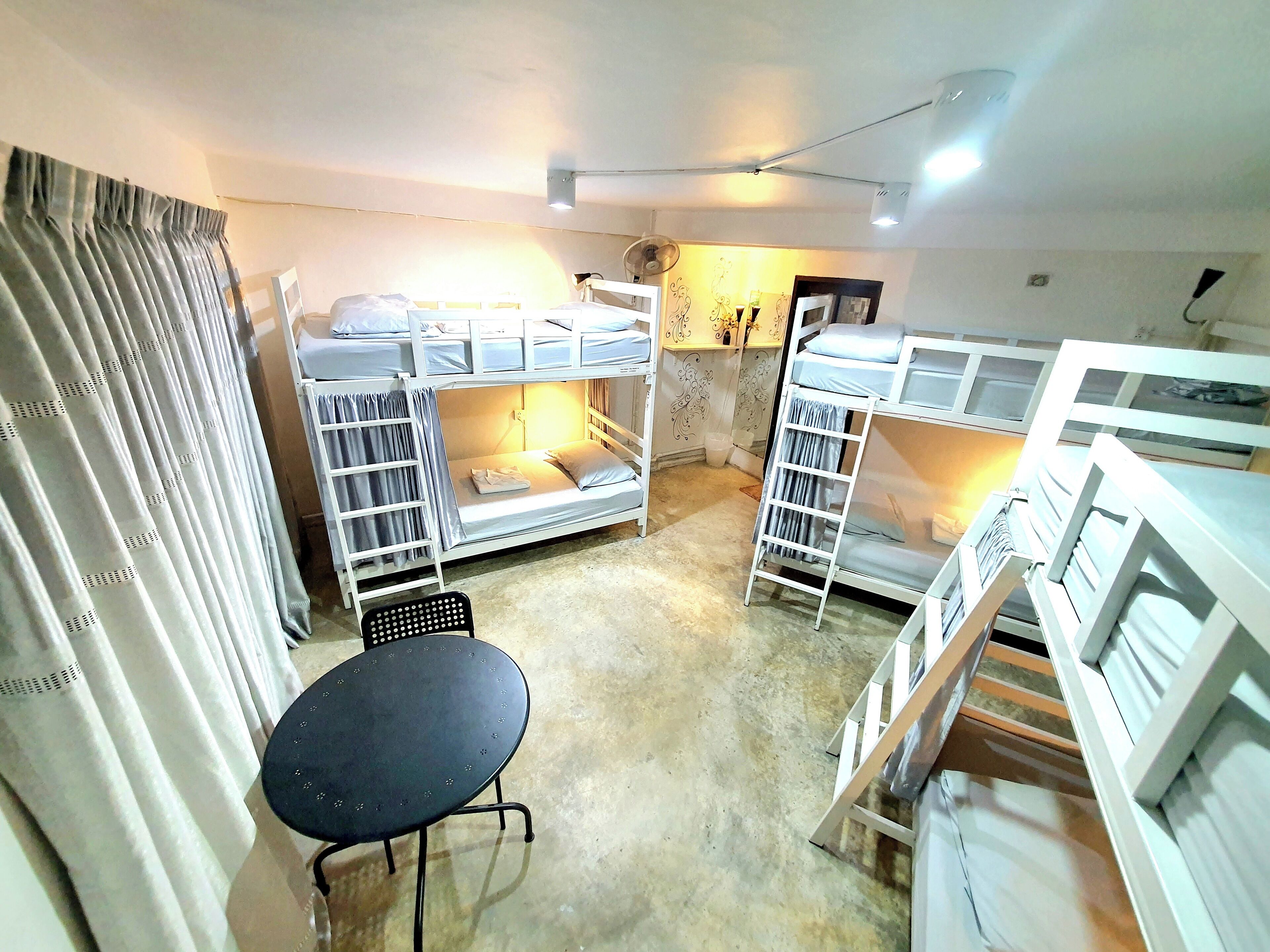 Blendingsgardiner, strykejern/-brett, wi-fi (inkludert) og sengetøy