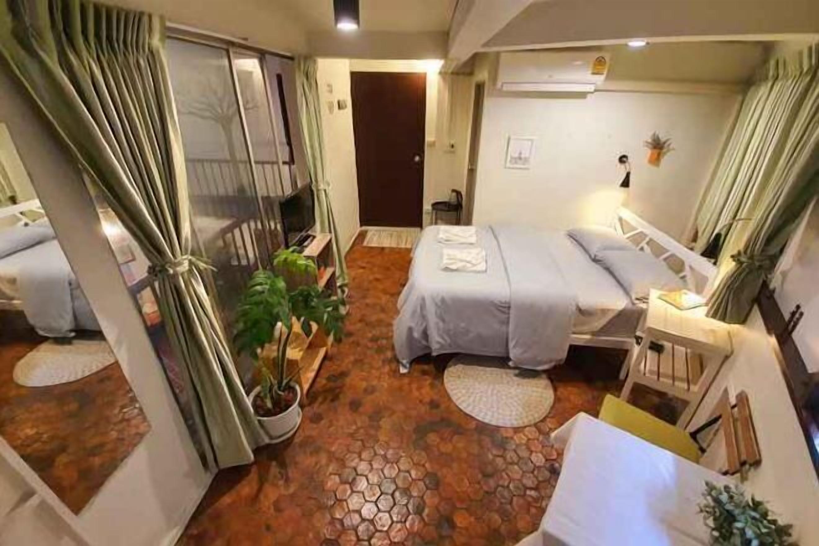 Blackout drapes, iron/ironing board, free WiFi, bed sheets