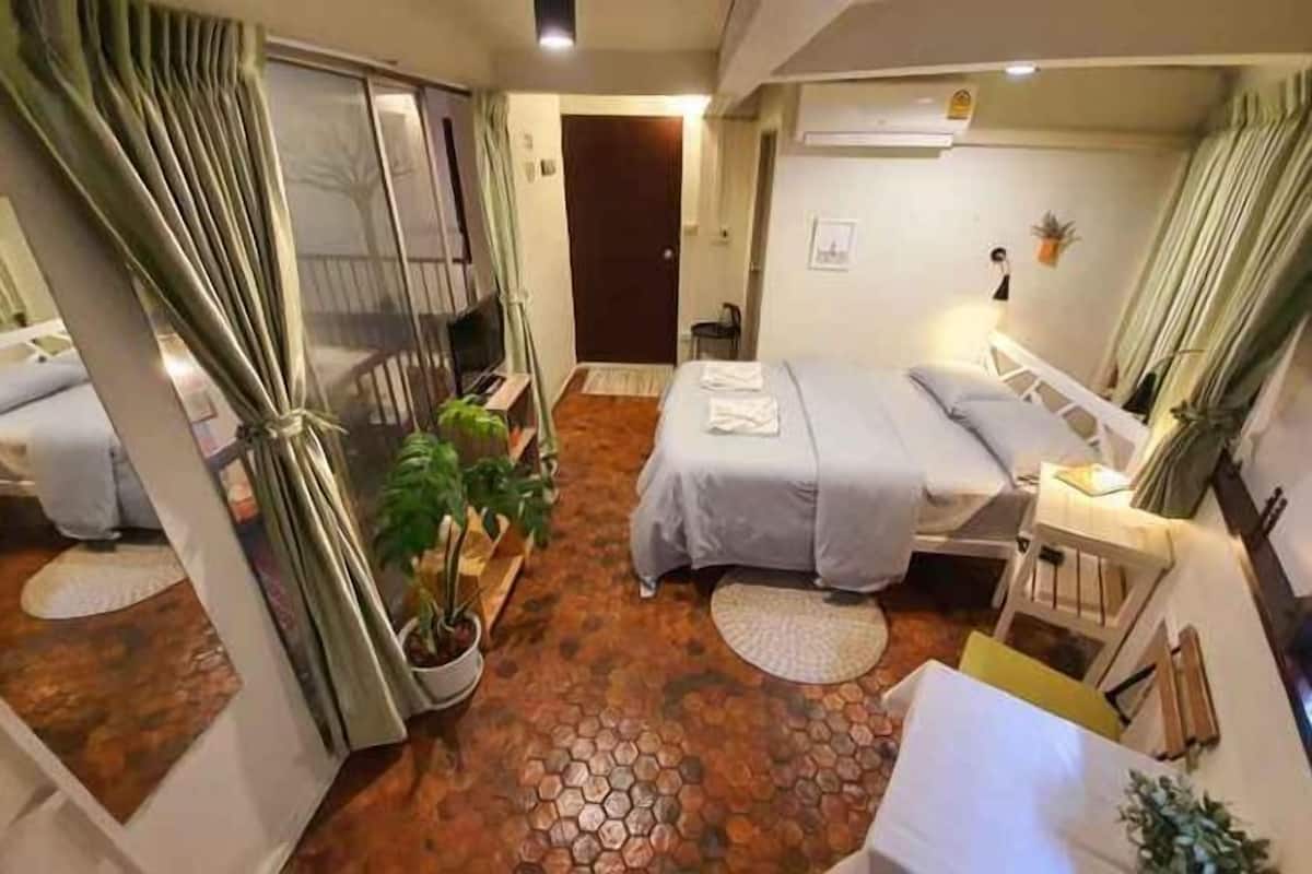 Cortinas blackout, tabla de planchar con plancha y wifi gratis