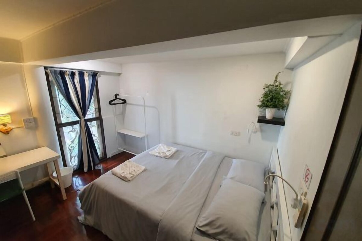 Basic Double Room with Shared Bathroom