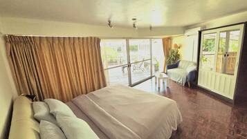 豪華雙人房, 1 張特大雙人床, 露台 | 遮光布/窗簾、熨斗/熨衣板、免費無線上網、床單