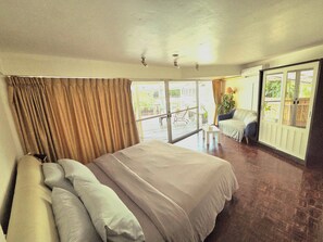 Deluxe Double Room, 1 King Bed, Terrace | Blackout drapes, iron/ironing board, free WiFi, bed sheets - Home16 Hostel 16 (Bangkok)