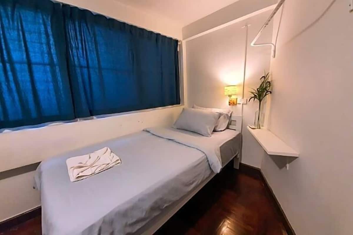 Cortinas blackout, tabla de planchar con plancha y wifi gratis