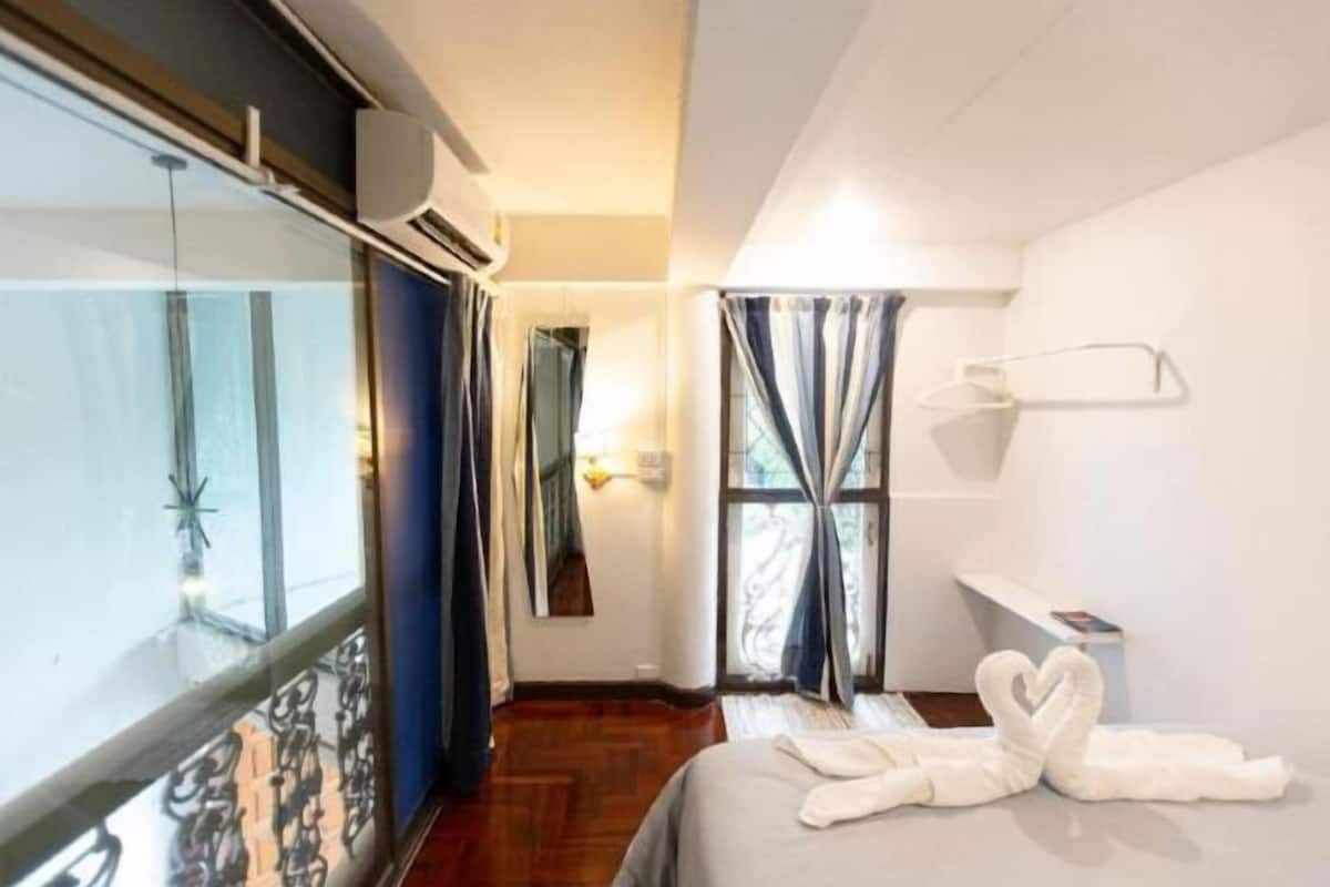 Cortinas blackout, tabla de planchar con plancha y wifi gratis
