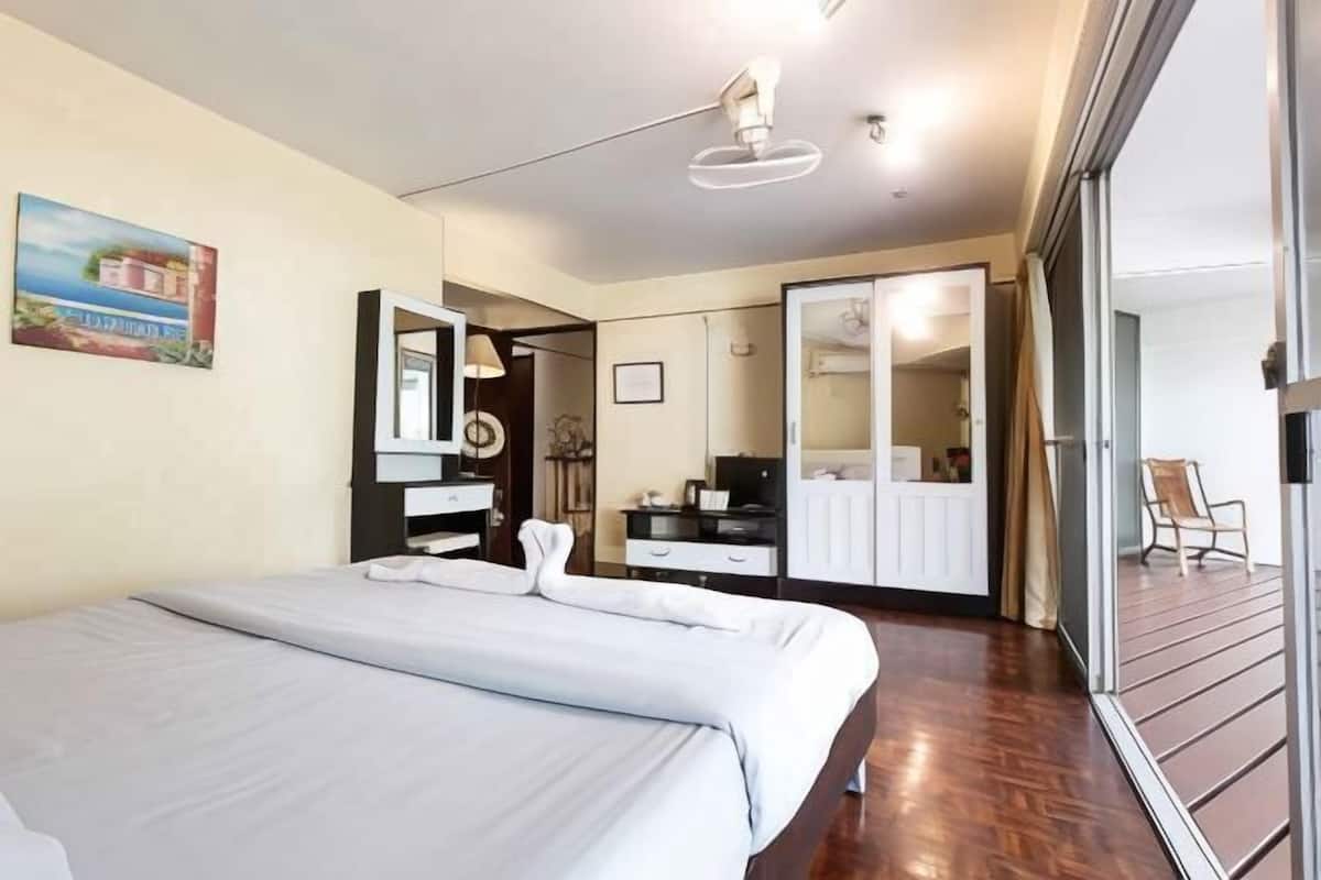 Cortinas blackout, tabla de planchar con plancha y wifi gratis