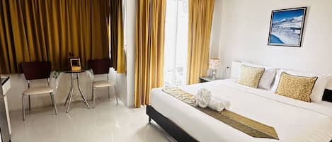 Superior Room with Balcony | Brankas, Wi-Fi gratis, dan seprai linen