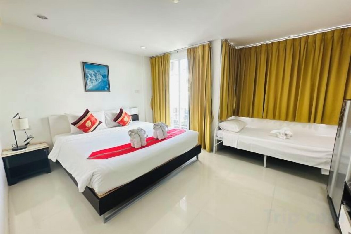 In-room safe, free WiFi, bed sheets