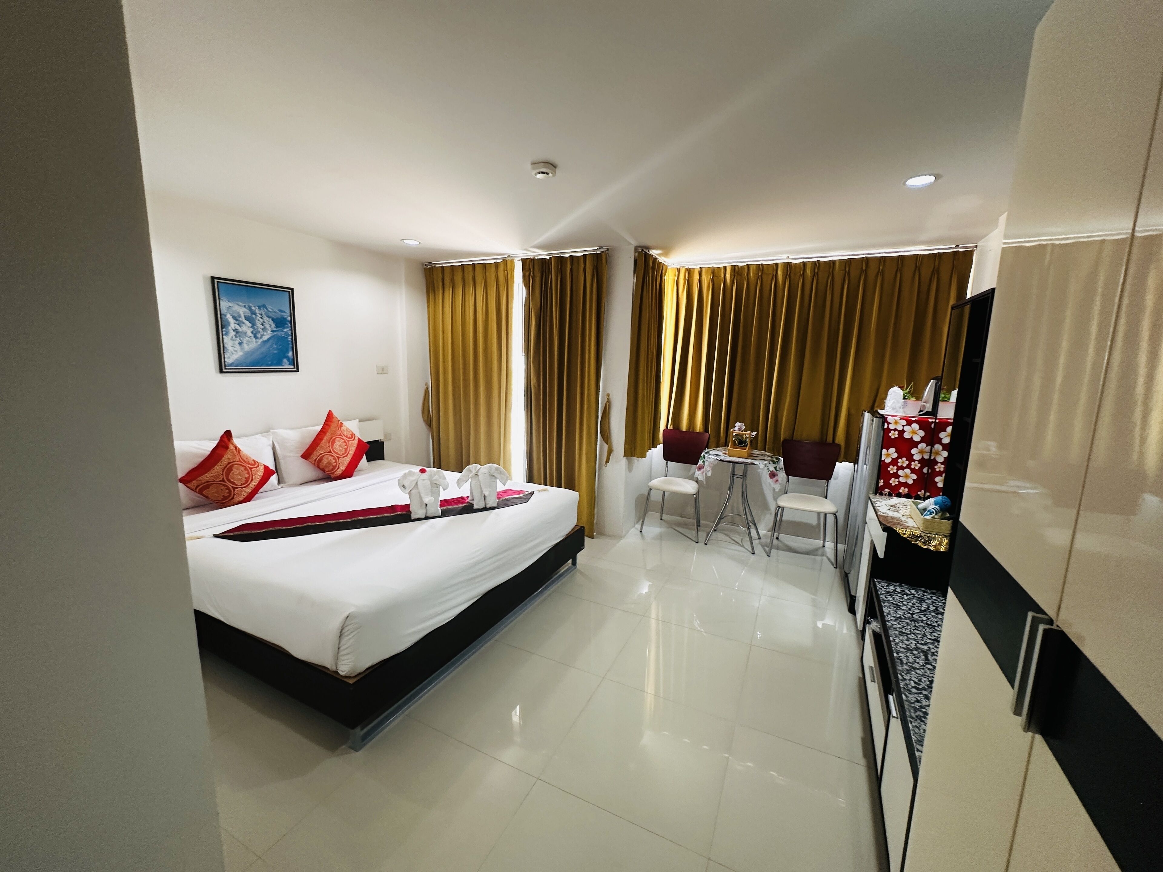 Superior Room with Balcony | Caja fuerte, wifi gratis, ropa de cama