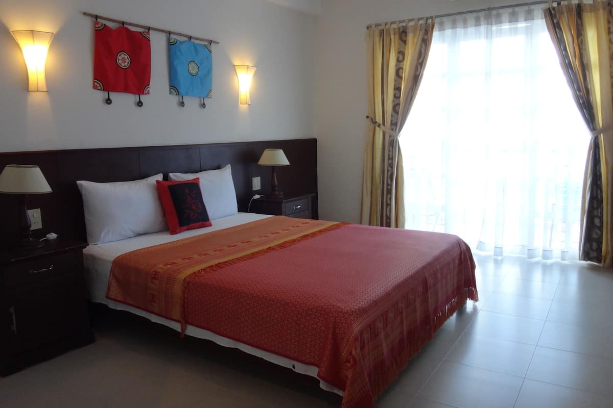 Desk, blackout curtains, rollaway beds, free WiFi