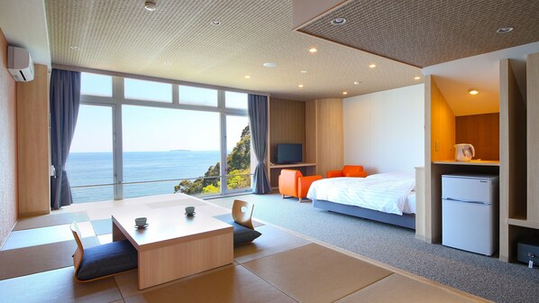 Suite Japanese-Western-Style-Room with 9 Tatami mats(Sea Side) - Shared Bathroom - Non-Smoking | In-room safe, desk - Ooedo Onsen Monogatari Hotel Suiyotei (Atami)