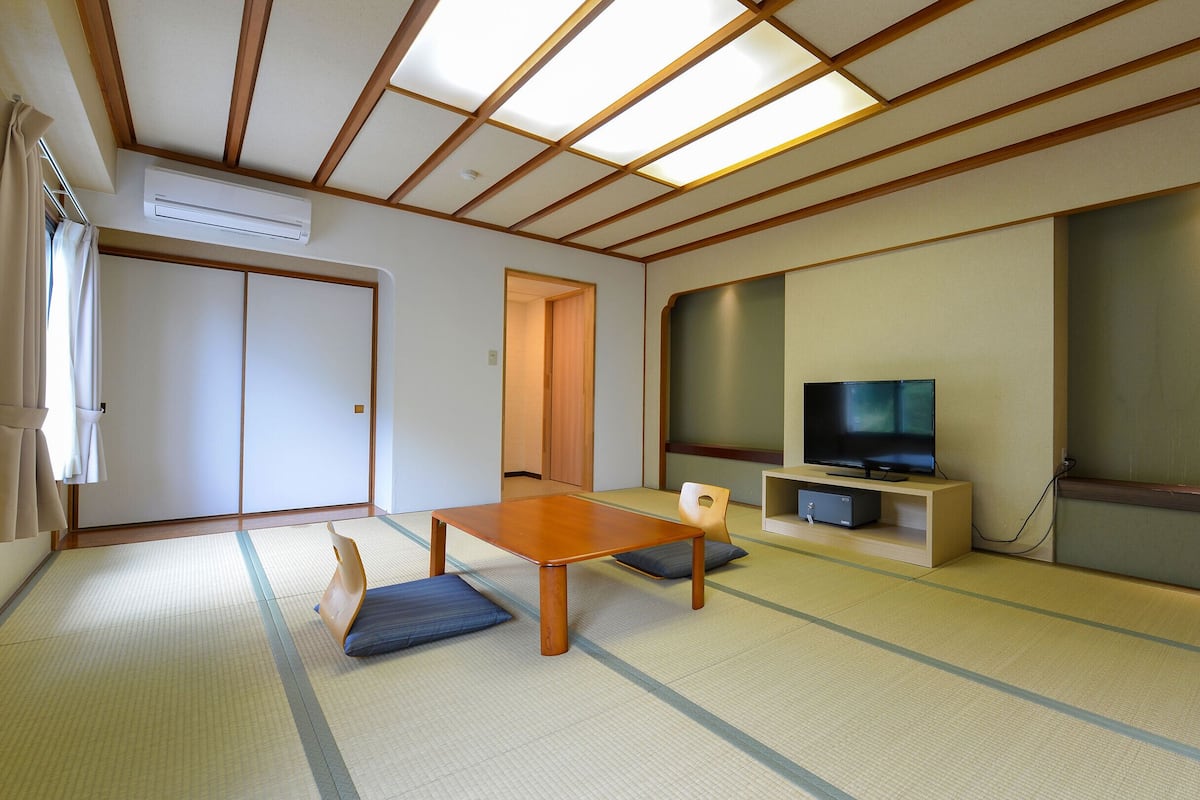 Economy Japanese-Style-Room with 14 Tatami mats(No View) - Shared Bathroom - Non-Smoking