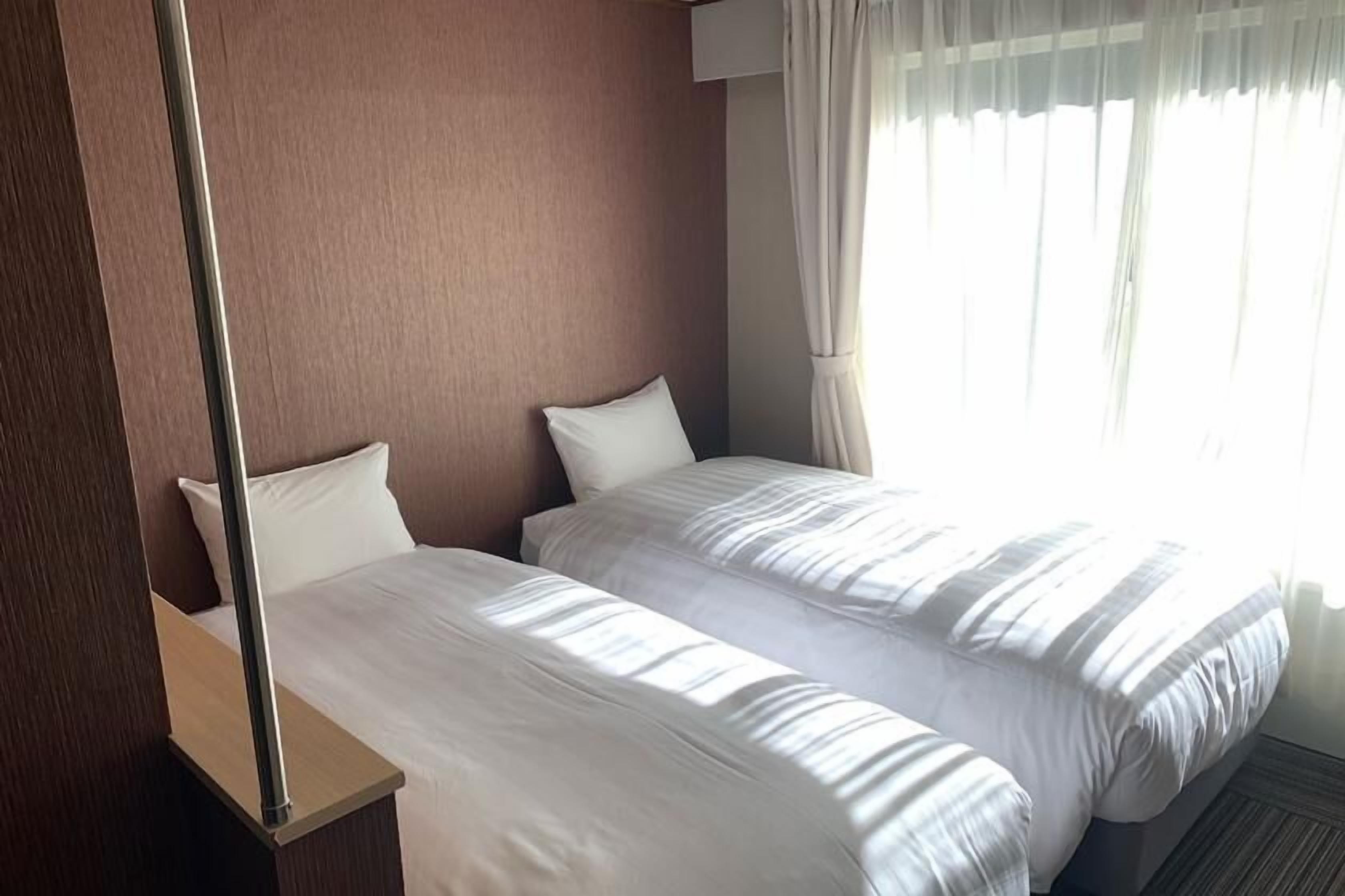 Quarto duplo econômico, para não fumantes, banheiro privativo | Cofres nos quartos, roupa de cama