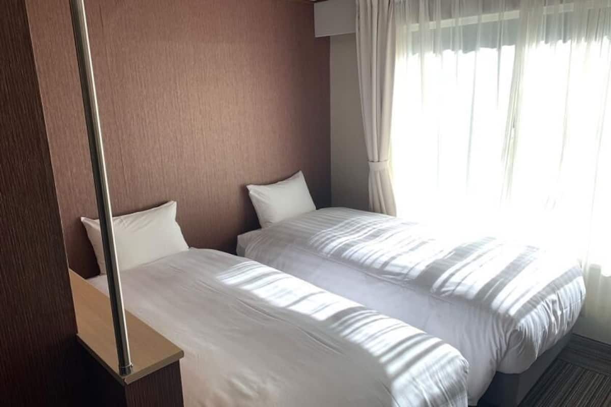 Economy Twin Room(No View) ,Indoor Bath,Non-Smoking | In-room safe, bed sheets
