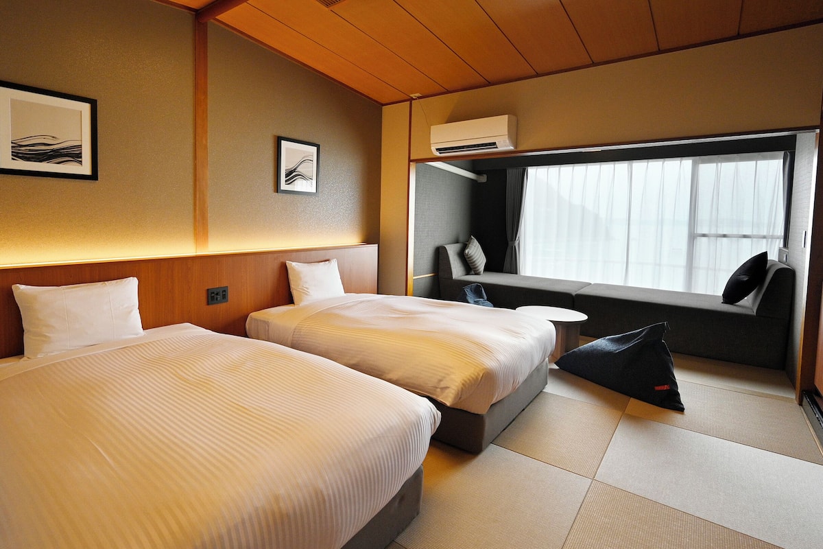 Standard Japanese-Style Twin Beds, Shared Bathroom, Non-Smoking | In-room safe, bed sheets