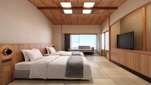 In-room safe, desk - Ooedo Onsen Monogatari Hotel Suiyotei (Atami)