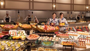 Un buffet con diversi piatti e chef al servizio.