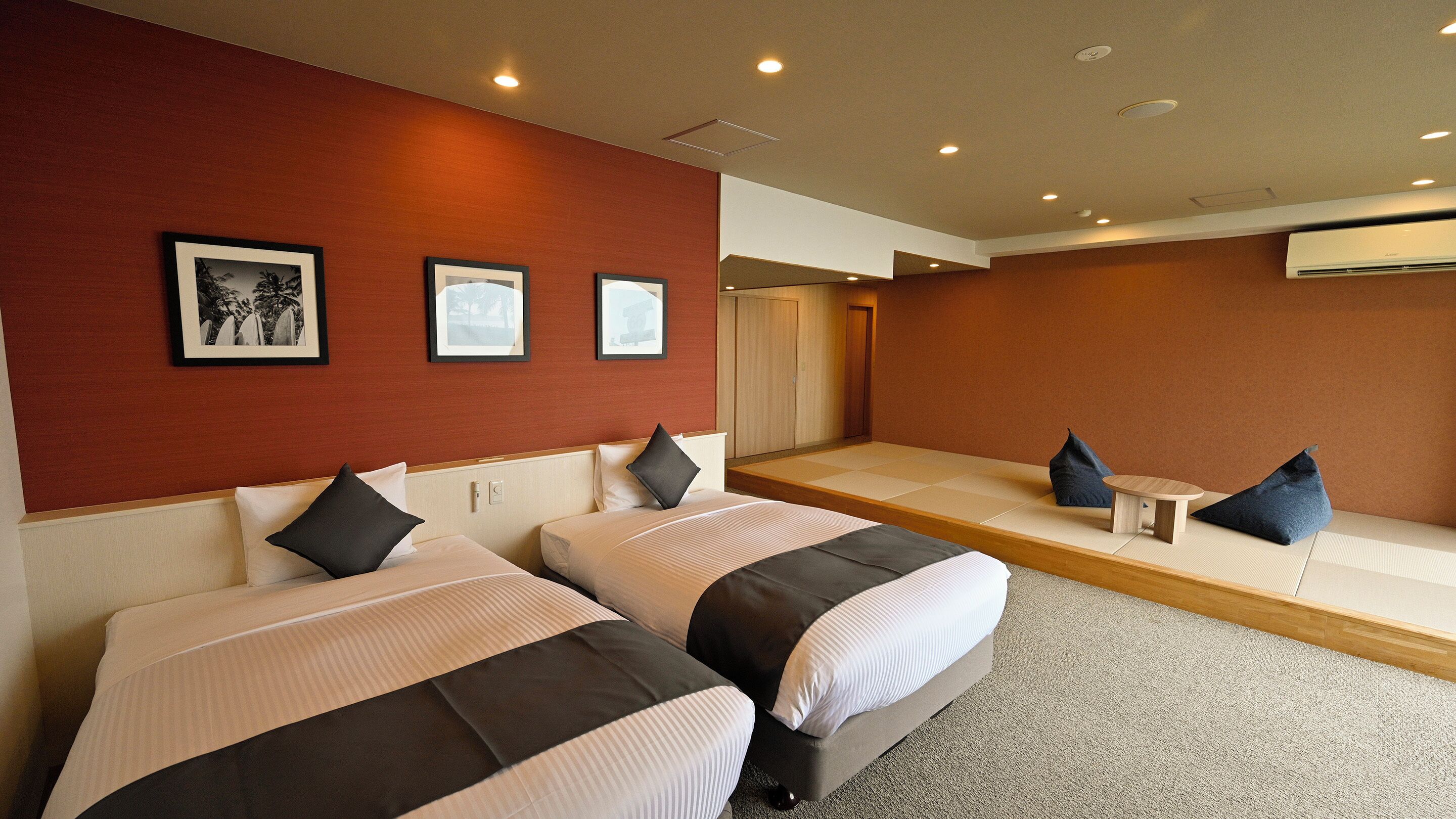 Superior Japanese-Western-Style-Twin Room(Annex)(Sea Side) - Shared Bathroom - Non-Smoking | In-room safe, bed sheets