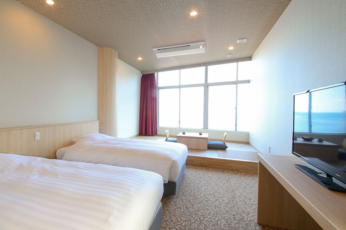 Superior Twin Room(Sea Side)(Annex) - Shared Bathroom - Non-Smoking