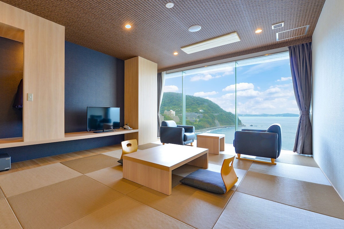 Suite Japanese-Style-Room with 12 Tatami mats (Sea Side) - Shower Only - Non-Smoking | In-room safe, bed sheets