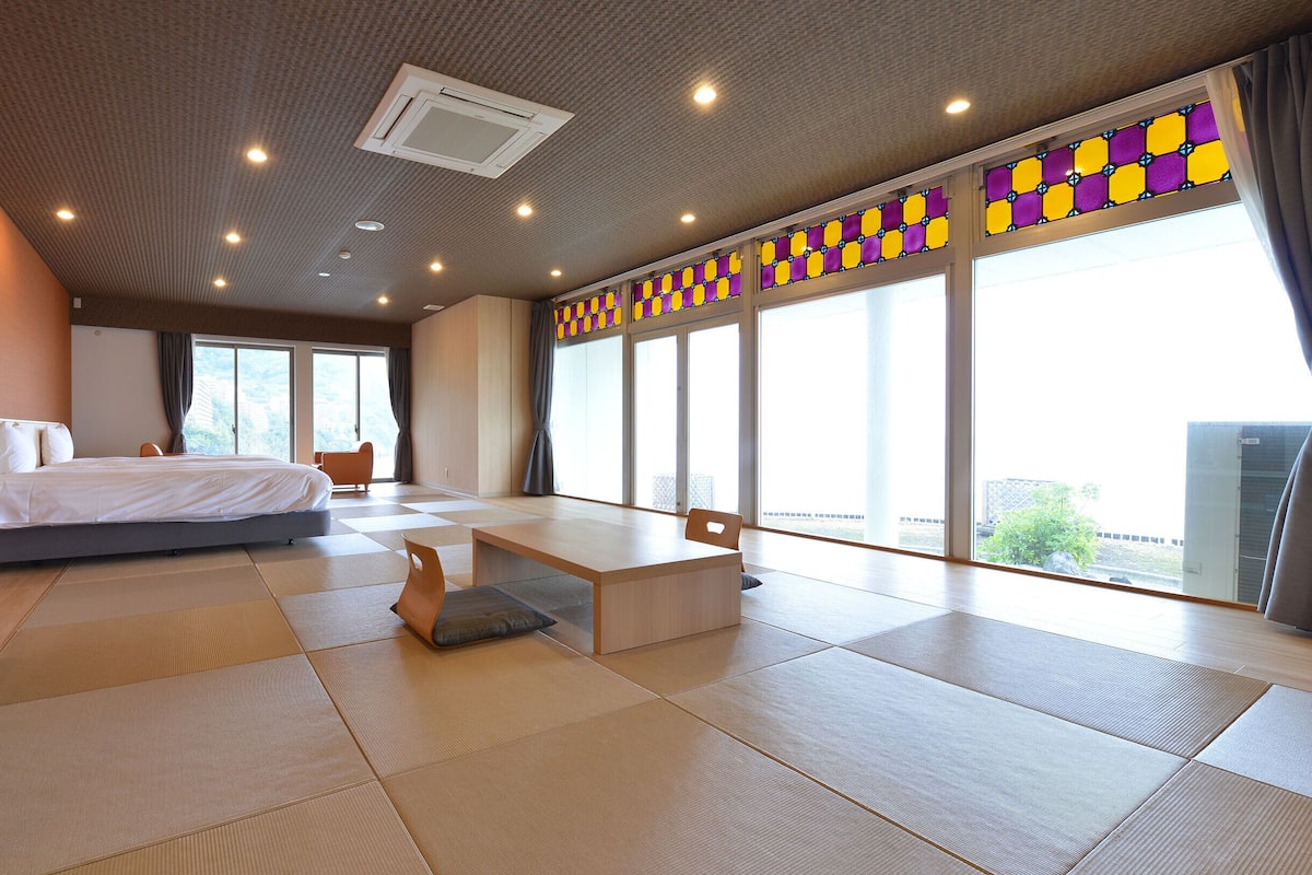 Suite Japanese-Style-Room with 20 Tatami mats & Twin Room(Sea Side) - Shared Bathroom - Non-Smoking