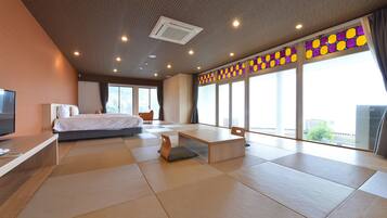 Suite Japanese-Style-Room with 20 Tatami mats & Twin Room(Sea Side) - Shared Bathroom - Non-Smoking | Coffres-forts dans les chambres, bureau