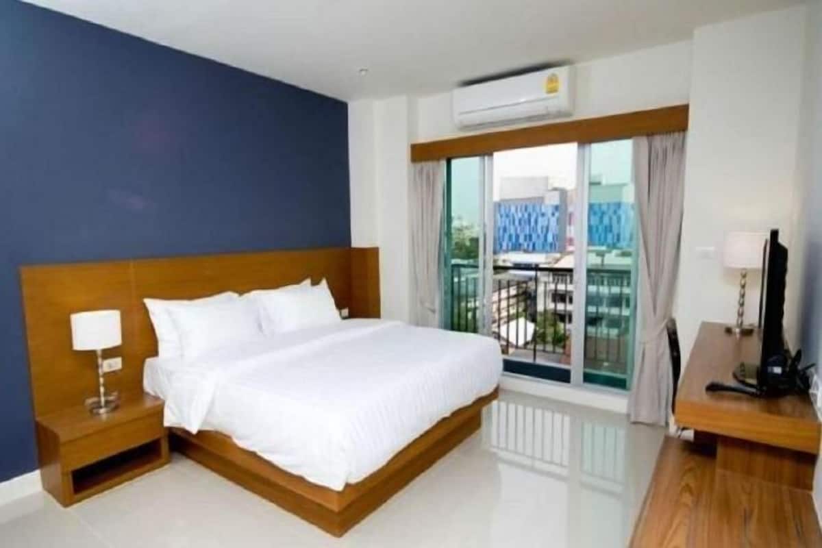 Escritorio, cortinas opacas, camas supletorias y wifi gratis