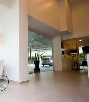 Interior entrance - Pannapat Place (Bangkok)