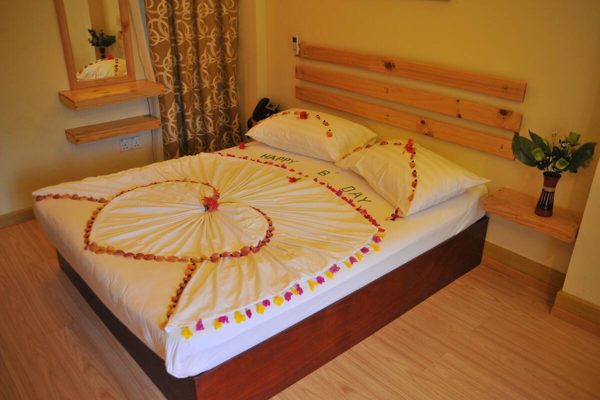 1 bedroom, premium bedding, minibar, iron/ironing board