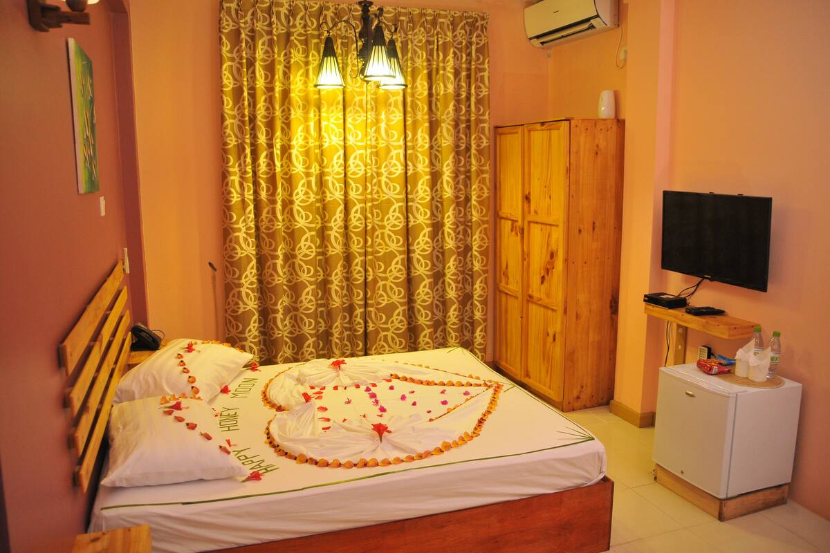 Deluxe Double Room, City View | 1 bedroom, premium bedding, minibar, iron/ironing board