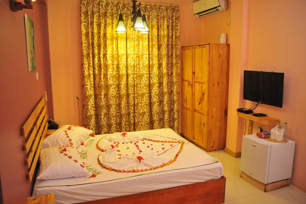 Deluxe Double Room, City View | 1 bedroom, premium bedding, minibar, iron/ironing board