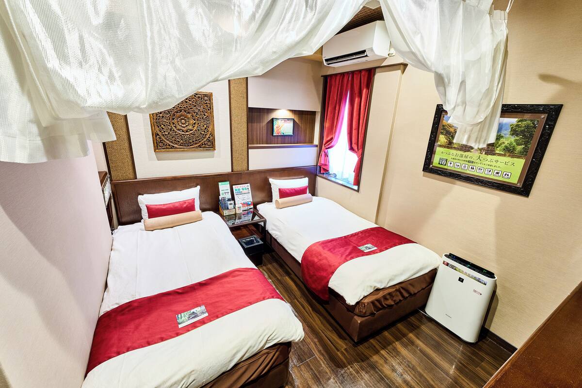 down duvets, desk, free wifi, bed sheets