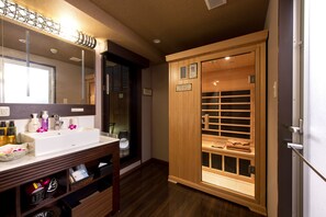Junior Suite, Non Smoking | Down duvets, desk, free WiFi, bed sheets - Pasela no Mori Yokohama Kannai (Yokohama)