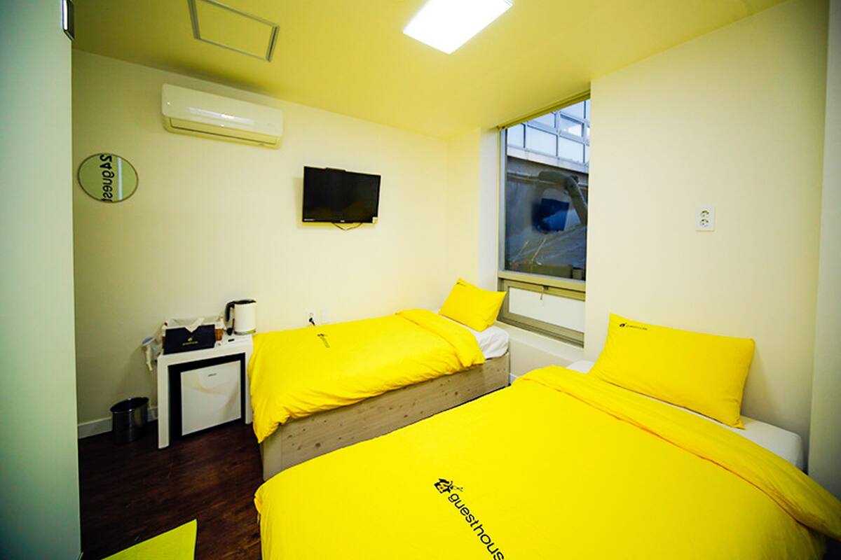 Deluxe-Zweibettzimmer, 2 Einzelbetten | Bügeleisen/Bügelbrett, kostenloses WLAN, Bettwäsche