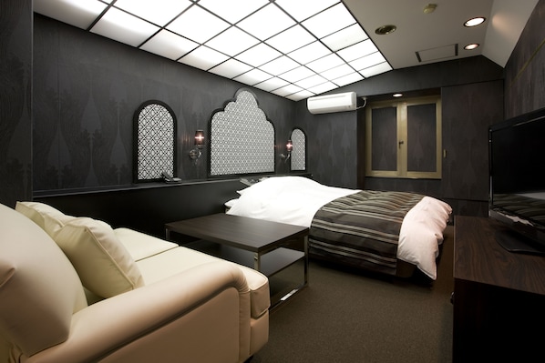 Down comforters, free WiFi - Hotel Jay - Adults only (Osaka)