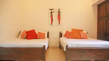 Premium bedding, in-room safe, free WiFi