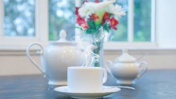 Premium bedding, in-room safe, free WiFi