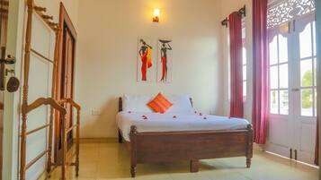 Premium bedding, in-room safe, free WiFi