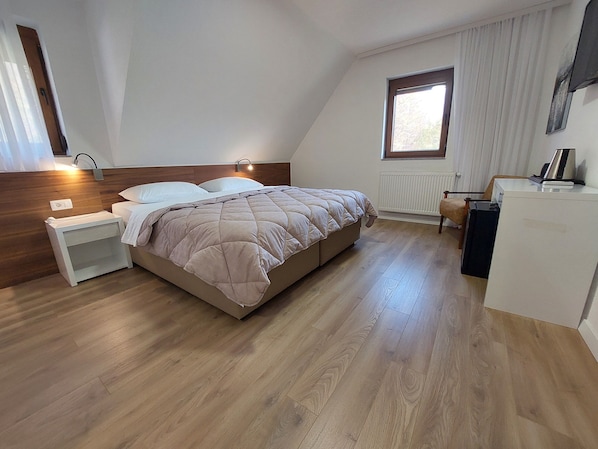 Matelas mémoire de forme, minibar, coffres-forts dans les chambres