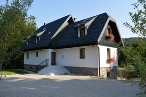 Front of property - Guest house Plitvice Villa Verde (Plitvicka Jezera)