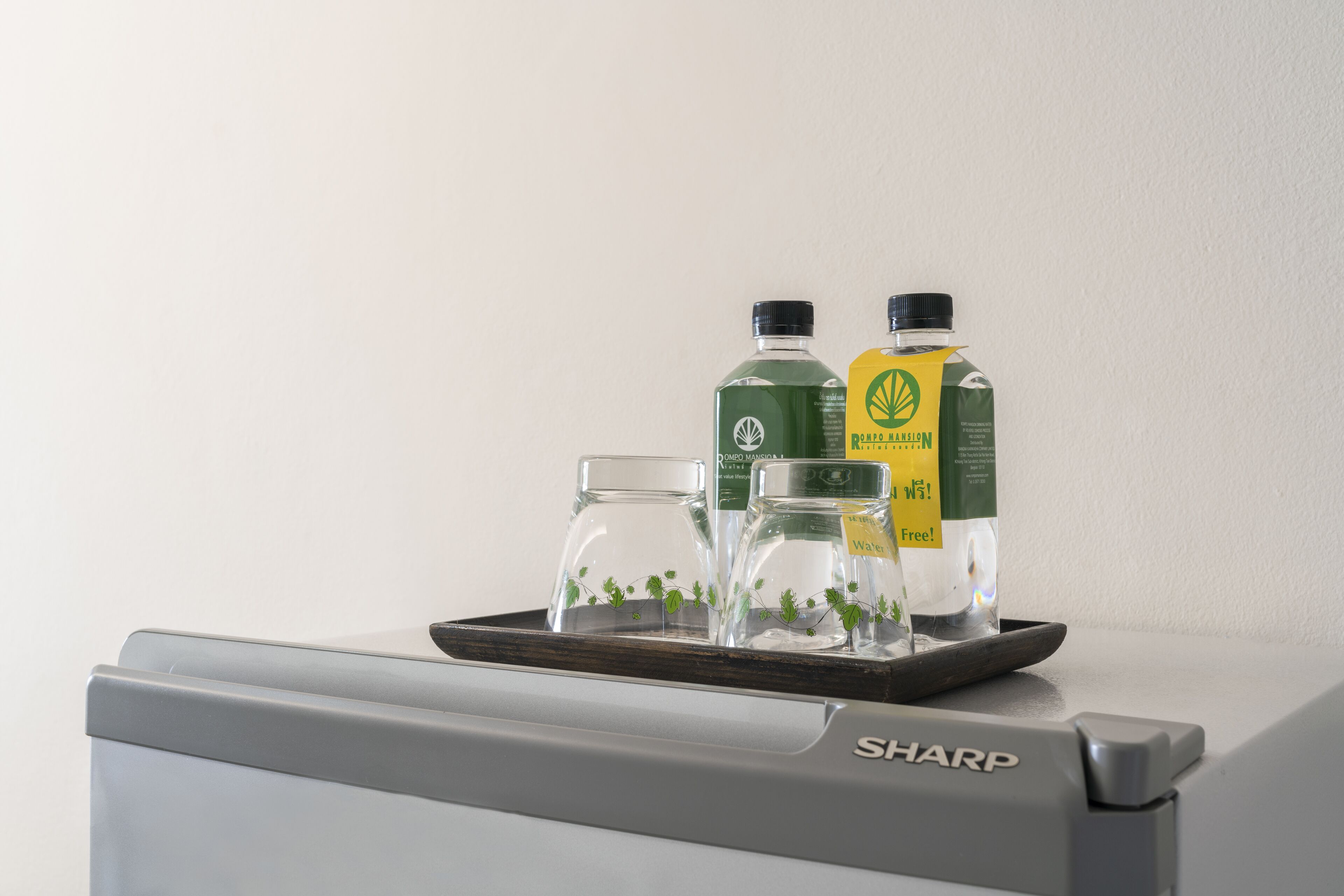 1 bedroom suite room only | living room | 42-inch lcd tv with cable channels, tv